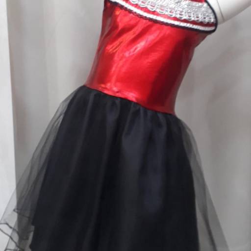 2952 - Bruxinha metalizada (2 e 3) em Tietê, SP por Fantasia & Folia