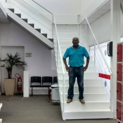 Comprar o produto de Escada  em A Classificar pela empresa Empreiteira Lourenço em Bauru, SP por Solutudo