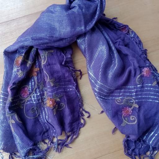 Comprar o produto de Lenço diwali Paris estampa flor e brilho - Imp. em Roupas e Acessórios pela empresa Loja Ego 3 p - Roupas e Acessórios Femininos em Botucatu, SP por Solutudo