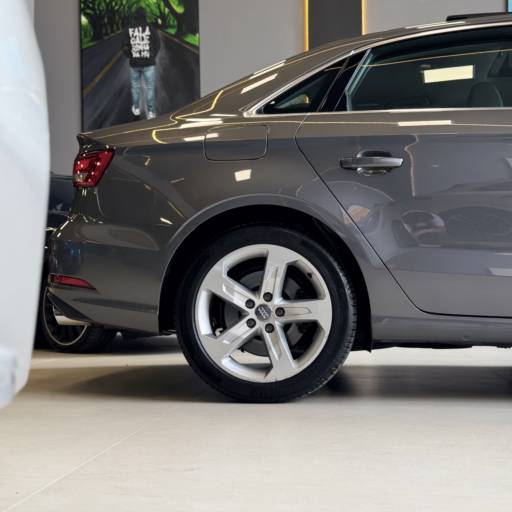 AUDI A3 AMBITION SEDAN S-TRONIC  em Foz do Iguaçu, PR por M7 Exclusive 