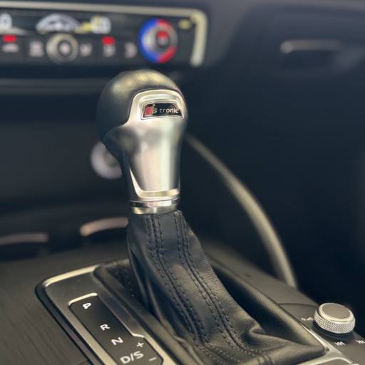 AUDI A3 AMBITION SEDAN S-TRONIC  em Foz do Iguaçu, PR por M7 Exclusive 