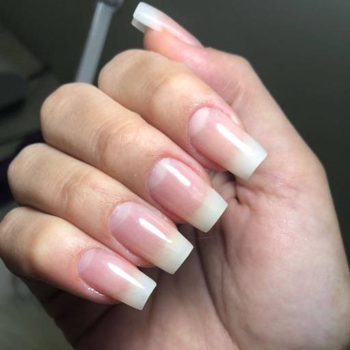 Fibra de Vidro em Bauru – Alongamento Perfeito e Natural para Unhas Fortes e Bonit por Vie de Luxe