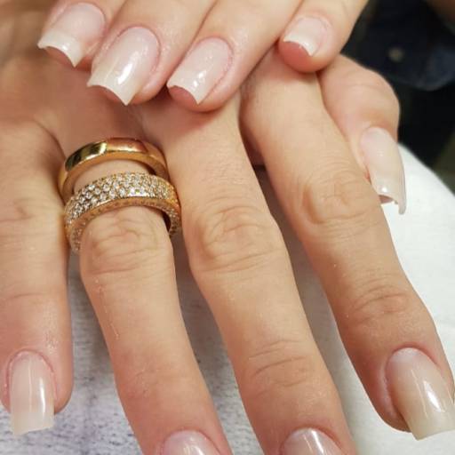 Fibra de Vidro em Bauru – Alongamento Perfeito e Natural para Unhas Fortes e Bonit por Vie de Luxe
