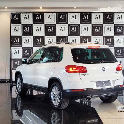 VOLKSWAGEN TIGUAN 2.0 16V 4P TSI 4WD TURBO AUTOMÁTICO- 2013/2014 em Botucatu, SP por AJ Veículos