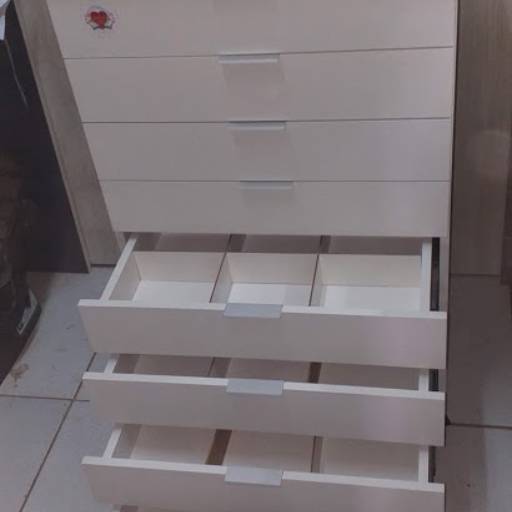 Gaveteiro com rodinhas de silicone Larissa nichos em Bauru, SP por Móveis Fábrica de Sonhos Bauru