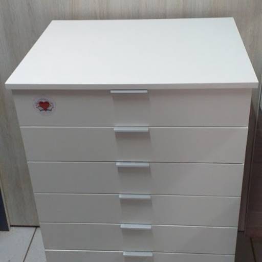 Gaveteiro com rodinhas de silicone Larissa nichos em Bauru, SP por Móveis Fábrica de Sonhos Bauru