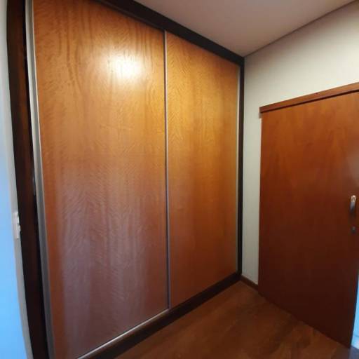 Quartos e Closet planejados em Botucatu, SP por Forseti Marcenaria- Móveis Planejados e Mobiliário para Saúde e Estética Quartos e Closet planejados em Botucatu, SP por Forseti Marcenaria- Móveis Planejados e Mobiliário para Saúde e Estética