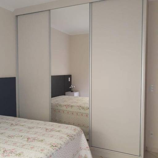 Quartos e Closet planejados em Botucatu, SP por Forseti Marcenaria- Móveis Planejados e Mobiliário para Saúde e Estética Quartos e Closet planejados em Botucatu, SP por Forseti Marcenaria- Móveis Planejados e Mobiliário para Saúde e Estética