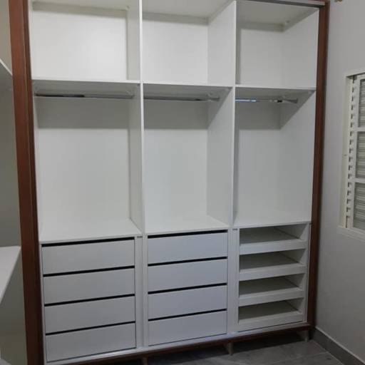 Quartos e Closet planejados em Botucatu, SP por Forseti Marcenaria- Móveis Planejados e Mobiliário para Saúde e Estética Quartos e Closet planejados em Botucatu, SP por Forseti Marcenaria- Móveis Planejados e Mobiliário para Saúde e Estética