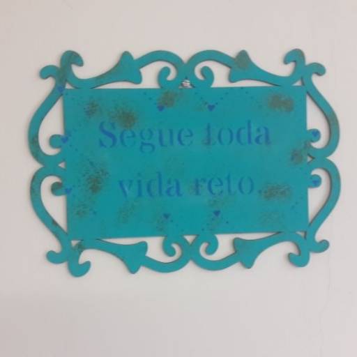 Comprar o produto de Placa MDF "Segue toda vida reto" em Quadros Decorativos pela empresa Joinvilleiros em Joinville, SC por Solutudo