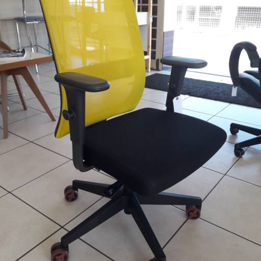 Cadeira Diretor Vélo por Rozinelli Móveis para Escritório