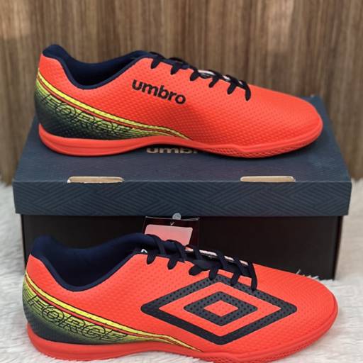 Chuteira adulta Umbro Indoor em Uberlândia, MG por Lojas Dom Flavittos