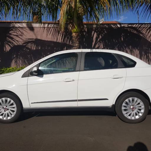 GRAND SIENA 1.6 ESSENCE FLEX 2015 por Virtual Carros Particulares