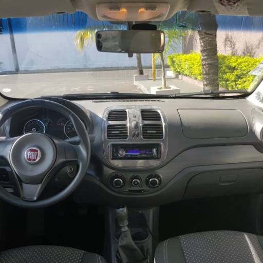 GRAND SIENA 1.6 ESSENCE FLEX 2015 por Virtual Carros Particulares