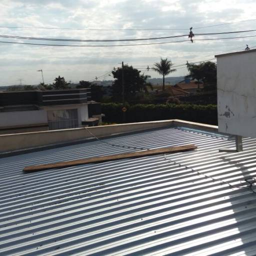 Telhado com telhas Galvanizada. por Roma Calhas Rufos & Pingadeiras em Geral