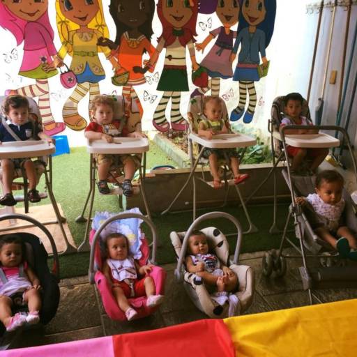 Berçário  por Picolé Centro de Educação Infantil
