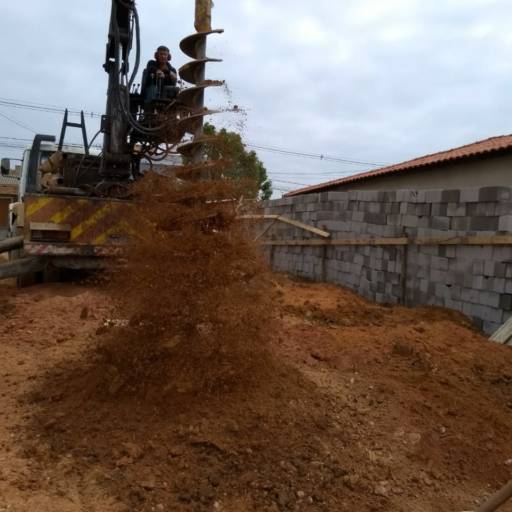 Fundação de casa por Martins Engenharia e Construção