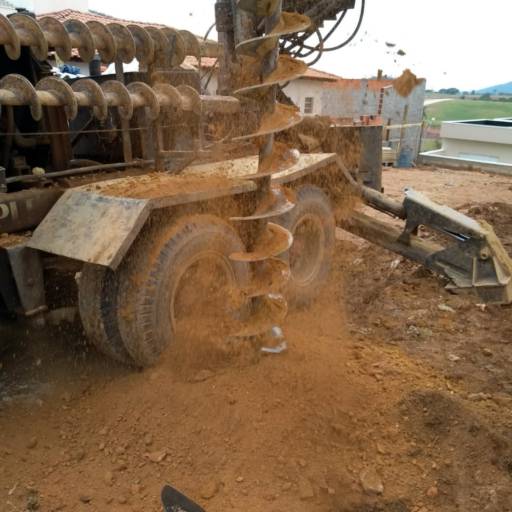 Fundação de casa por Martins Engenharia e Construção