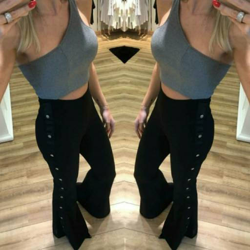 Calça de Poliéster com Botões Semelhante a da Foto *a nossa os Botões são na cor Dourada* (Última peça Disponível no Tamanho: 38/40). em Bauru, SP por Blessing Store 