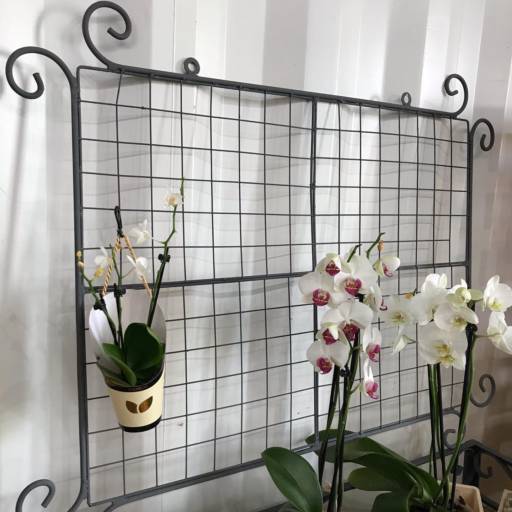 APARADOR EM FERRO COM SUPORTE DE PAREDE EM FERRO  em Americana, SP por Ferro & Flor Decoração e Paisagismo 