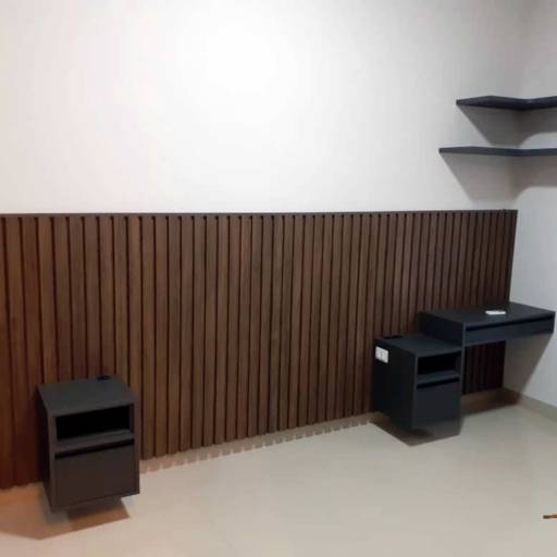 Cabeceira ripada + criados + penteadeira Móveis Peixoto