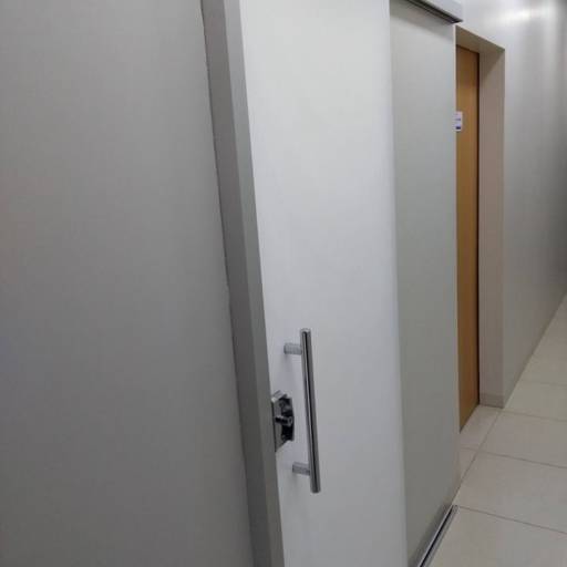 Corporal Fisioterapia & Odontologia. por Top Vidros