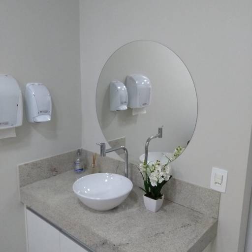 Corporal Fisioterapia & Odontologia. por Top Vidros