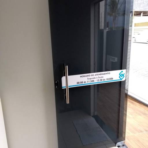 Corporal Fisioterapia & Odontologia. por Top Vidros