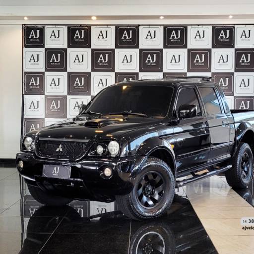MITSUBISHI L 200 2.5 SPORT HPE 4X4 CABINE DUPLA TURBO INTERCOOLER AUTOMÁTICO- 2004 em Botucatu, SP por AJ Veículos