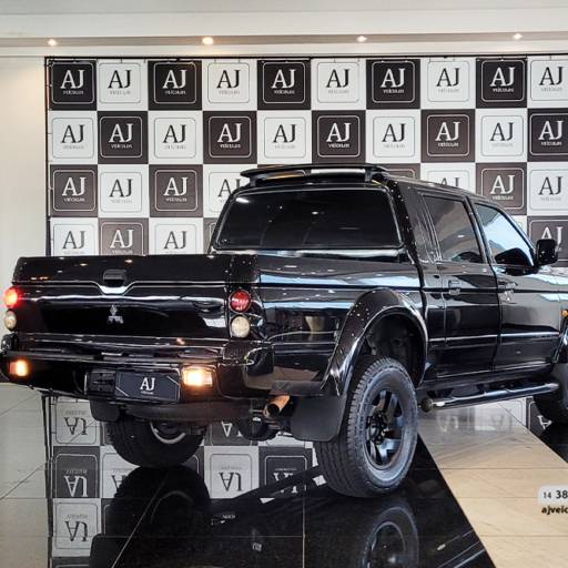MITSUBISHI L 200 2.5 SPORT HPE 4X4 CABINE DUPLA TURBO INTERCOOLER AUTOMÁTICO- 2004 em Botucatu, SP por AJ Veículos