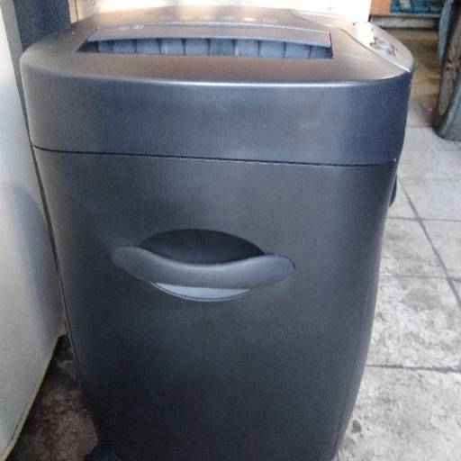 Venda de máquina fragmentadora de papel usada, para uso departamental - WSG Brasil