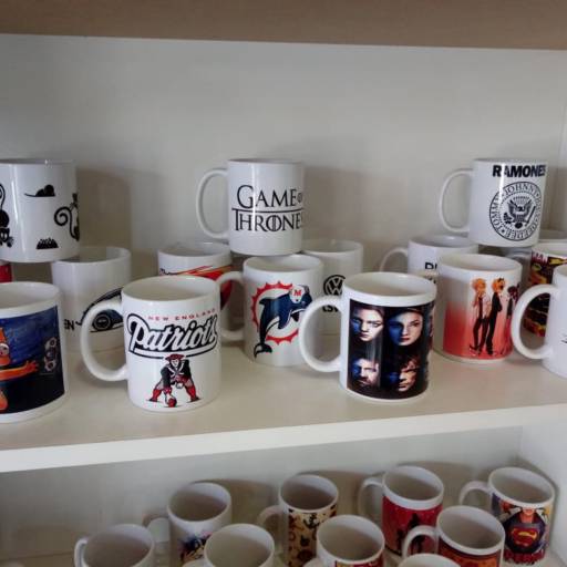 Canecas cerâmicas personalizadas por Enzo Art