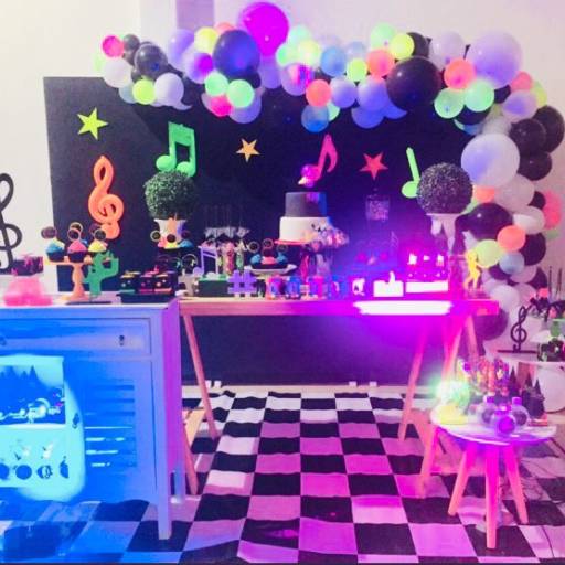 Neon em Itatiba, SP por Buffet Fun Ville
