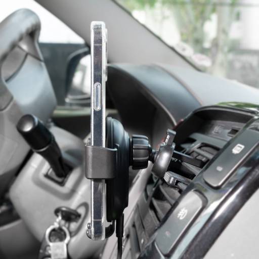 04062 Suporte Veicular com Carregamento de Indução em São José do Rio Preto, SP por Public Gráfica e Brindes