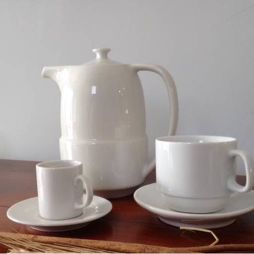 Xícaras de chá e café por Mary Locação
