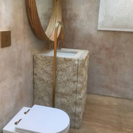 Agora é a vez das Pedras!!!Complementando o trio de elementos da natureza integrados aos espaços construídos e decorados! por Atri Arquitetura e Engenharia