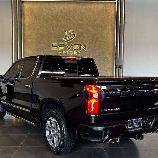 CHEVROLET SILVERADO 5.3 V8 1500 High Country Cabine Dupla 4X4 Automático 2024 em Botucatu, SP por Seven Motors Concessionária