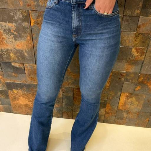 Calça Jeans Boot Cut (Semelhante a essa Disponível no Tamanho: 38). em Bauru, SP por Blessing Store 