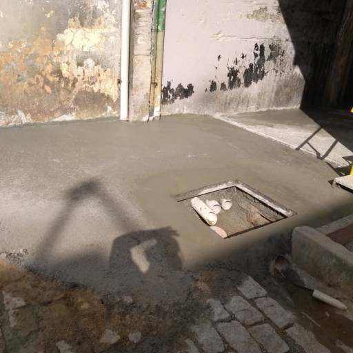 Construção de tubulação de águas pluviais. por Martins Engenharia e Construção