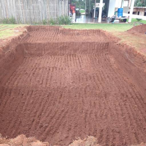 ESCAVAÇÃO DE PISCINA