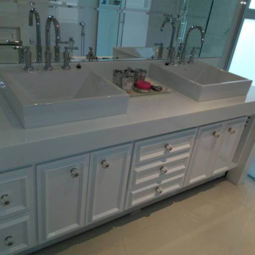 BANHEIRO EM MÁRMORE SUPER NANO por Marmoraria Design