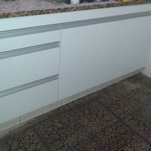 Gabinete de cozinha Branco por M.1 Móveis Planejados