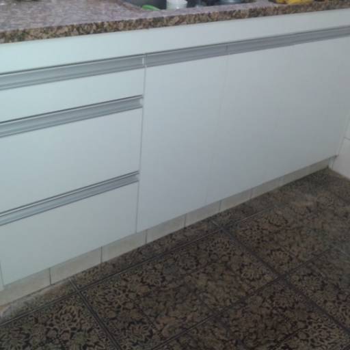 Gabinete de cozinha Branco por M.1 Móveis Planejados