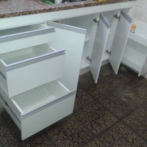 Gabinete de cozinha Branco por M.1 Móveis Planejados