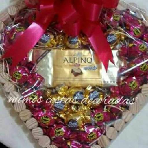 Comprar o produto de Cesta em formato de Coração Chocolate em A Classificar pela empresa Floricultura Eres Bauru em Bauru, SP por Solutudo
