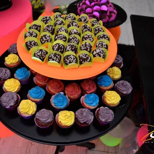 Comprar o produto de Brigadeiro tradicional e cupcakes para aniversário  em Doces pela empresa Micheli Bolos e Buffet em Boituva, SP por Solutudo