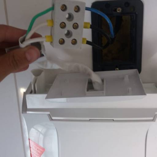 instalação e manutenção de interruptores em geral. por Impacto Soluções Elétricas