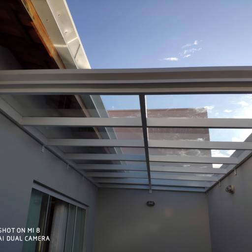 cobertura de vidro  em Botucatu, SP por ProframeGlass Projetos em Esquadrias e vidros