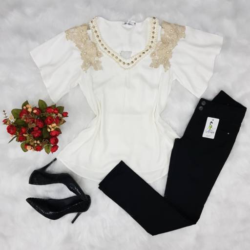 Blusa com pedraria e grippir por Dona Nina Boutique