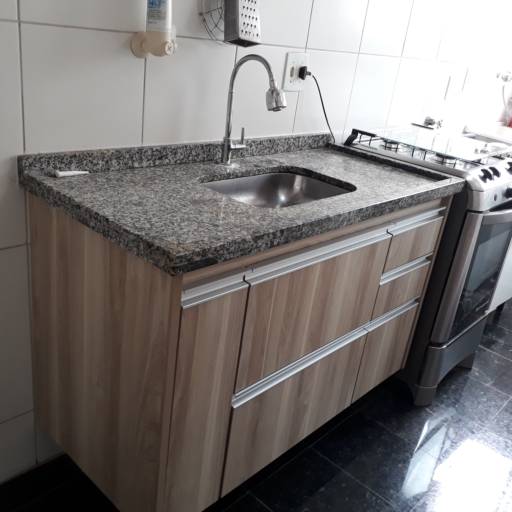 Cozinha planejada sob medida por D'Sousa Marcenaria 